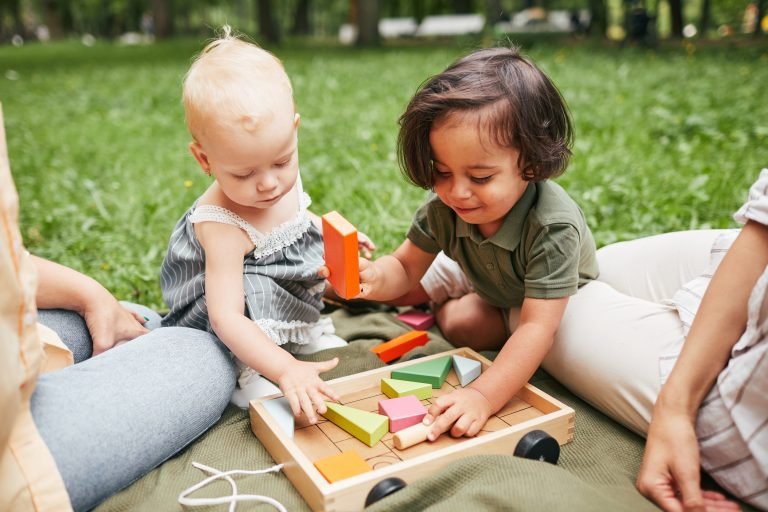 This example shows how Loose Parts for Toddlers engages them in play